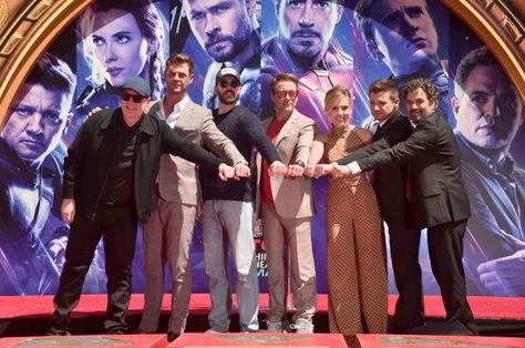 Kevin Feige, Chris Hemsworth, Chris Evans, Robert Downey Jr., Scarlett Johansson, Jeremy Renner and Mark Ruffalo Iron Man Spiderman, Chinese Theater, Avengers Quotes, Avengers Team, Robert Downey Jr., Marvel News, Original Six, Film Marvel, Mcu Cast