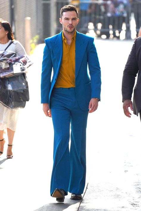 70s Men Suit, Best Prom Outfits, 70s Fashion Men, 70s Men, School Prom, 70s Inspired Fashion, Nicholas Hoult, 70s Outfits, Outfits For Men