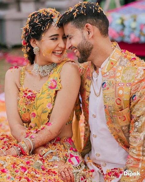 Brightening your feed with Bride @akanksha.chouudhary & Arsh's vibrant Haldi ceremony photos 💚💛 📷: @dipak_studios Outfit: @lizpaulofficial MUA: @bridebyy_ashmieta Event Planner: @shreemantrapushkar Location: @pushkararesortandspa Anchor: @mcujjwal #DudhJalebiKiShaadi #haldi #haldioutfit #haldijewellery #pushkararesortandspa #indianwedding #indianweddings #wedding #trending #reels #haldidress #yellowllehenga #haldillook #phoolonkihaldi #indianwedding #multicolorlehenga #designerlehe... Bride Haldi Dress, Haldi Dress For Groom, Haldi Photography Ideas, Haldi Couple, Haldi Dress For Bride, Groom Haldi, Haldi Photos, Haldi Poses For Bride, Bride Haldi