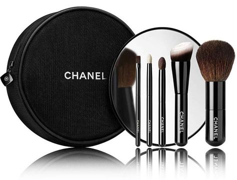 Chanel Makeup Set, Chanel Brushes, Koleksi Parfum, Chanel Fragrance, Parfum Chanel, Mini Brush, Beauty Brushes, Chanel Perfume, Perfume Set