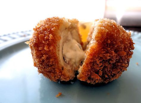 Fried Stuffed Mushrooms~ Filled with cream cheese then deep fried until golden brown. Fried Stuffed Mushrooms, Cheese Stuffed Mushrooms, Stuffed Mushroom, Fried Mushrooms, Cheese Stuffed, Fried Food, Mushroom Recipes, Dessert Ideas, Deep Fried