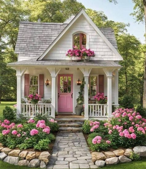 Backyard Cottage, Small Cottage Homes, Cottage Exterior, Tiny Cottage, Dream Cottage, Small Cottage, Dream House Rooms, Cute House, Pink Houses