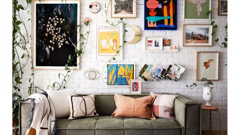 A Designer’s ‘Curated Maximalist’ Apartment in Sydney Low Wall Decor, Low Cost Living Room Ideas, Low Cost Decorating Ideas, Low Living Room, Low Cost Interior Design, Maximalist Apartment, Décor Boho, Australian Homes, Cheap Decor