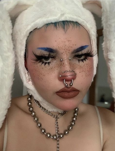 Piercing Apprenticeship, Soft Grunge Hair, Alt Makeup, Face Piercings, Nose Piercings, Cool Piercings, Alternative Makeup, Cute Piercings, Bunny Hat