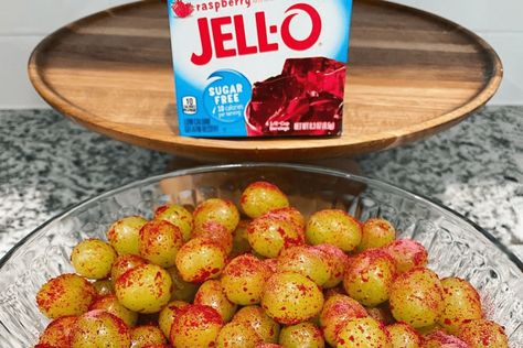 This Viral Video Shows You How to Make Frozen Grapes with Jell-O Watermelon Pizza, Grape Uses, Frozen Grapes, Vegan Bacon, Unique Breakfasts, Jell O, Summer Snacks, Food O, Mac N Cheese Recipe