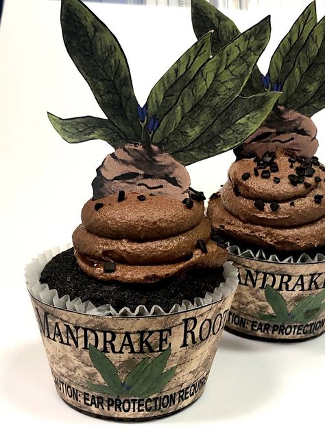 Harry Potter Dinner, Gateau Harry Potter, Harry Potter Movie Night, Harry Potter Cupcakes, Harry Potter Theme Birthday, Harry Potter Wedding Theme, Toppers Diy, Harry Potter Baby Shower, Harry Potter Theme Party