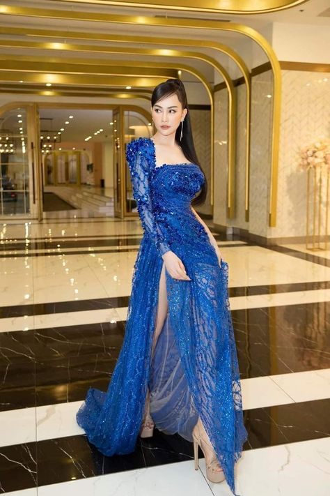 Blue Glam Dress, Debut Dresses, Royal Blue Evening Dress, Long Party Gowns, Beauty Pageant Dresses, Prom Girl Dresses, Red Dresses Classy, Beautiful Prom Dresses, Beachwear Fashion