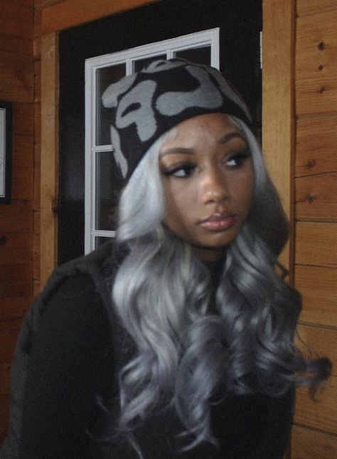 Gray Wig Black Women, Grey Beanie Outfit, Black Beanie Outfit, Wig Black Women, Beanie Hairstyles, Gray Wig, Hair Tea, Beanie Outfit, Grey Wig