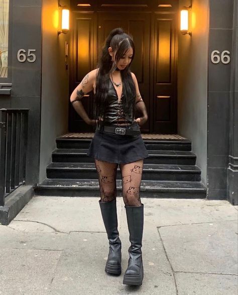 Edgy Concert Outfit, Concert Outfit Black Women, Concert Outfit Black, Outfit Black Women, Festival Outfits Rave, Fest Outfits, Outfits Rave, Concert Fits, Emo Grunge