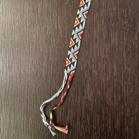 Western Friendship Bracelet Pattern, Western Bracelet Patterns, Texas Bracelet, Floss Crafts, Embroidery Floss Crafts, Aztec Bracelet, Bracelets Crafts, Brazilian Bracelet, Paracord Bracelet Designs