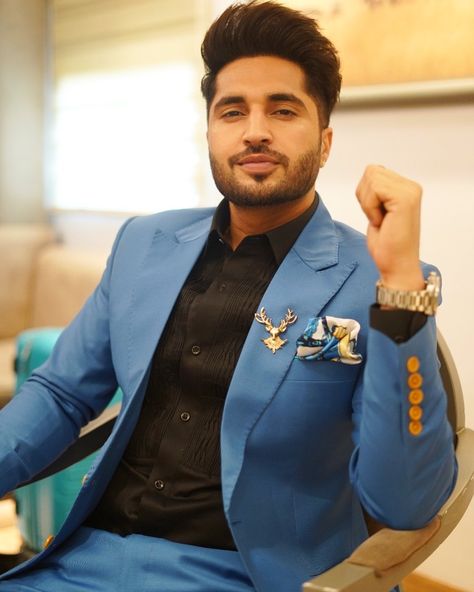 Jassie Gill, Birthday Wishes Songs, Cute Couple Dp, Bollywood Wedding, Fashion Suits For Men, Famous Singers, Indian Models, Bollywood Movie, Cute Couple Images