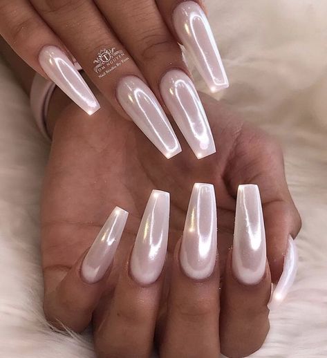 Ongles Gel Violet, Metallic Nails Design, White Chrome Nails, Unghie Sfumate, Nagellack Trends, White Acrylic Nails, Metallic Nails, Prom Nails, Dope Nails