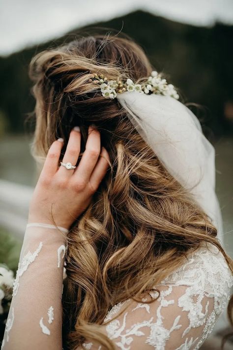 Wedding Hair Veil, Bride Hairstyles With Veil, Beach Style Wedding, Hair With Veil, Hair Veil, Hairstyles For Brides, Hairstyles With Veil, Wedding Bridal Makeup, Hairstyles Bride