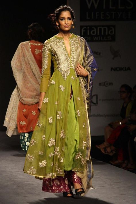 Olive green mehendi suit with gold embroidery and purple brocade pants | Outfit by Vineet Bahl | Wedding suits and Sangeet outfits | Green suit with silver embroidery | Fashion Week | Plazzo Pants | Sister of the Bride | #WittyVows #indianbride #bride #indianwedding #bridalfashion #bridal #couture #trousseau #portraits #trending #pretty #fashion #bridesmaids Indian Fashion Trends, India Fashion Week, Salwar Kamiz, Green Suit, Embroidery Suits Design, Indian Couture, Indian Wedding Outfits, Indian Designer Outfits, Indian Attire