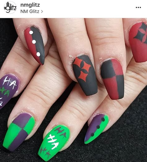 Joker and Harley Quinn nails Harley Quinn Nails, Joker Nails, Harley Joker, Nail Art Halloween, Halloween Acrylic Nails, Halloween Nail Designs, Halloween Nail Art, Simple Nail Designs, Coffin Nails Designs