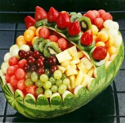 Watermelon Basket Watermelon Carving Ideas, Fruit Basket Cake, Fruit Basket Watermelon, Watermelon Fruit Bowls, Cake Watermelon, Veggie Display, Watermelon Basket, Helena Mt, Edible Fruit Arrangements