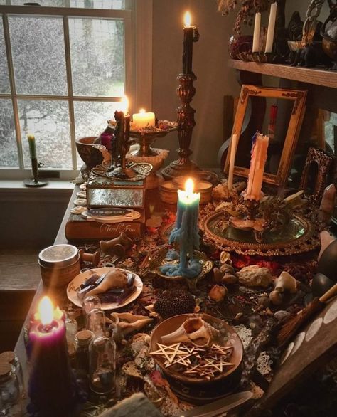 Aesthetic Altar, Dream House Aesthetic, Candle Altar, Witch Diy, Happy Hippie, Home Altar, 12 Pm, Witch Aesthetic, Greek Myths