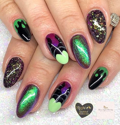 Disney Nails Malificent, Malificent Nail Design Simple, Maleficent Inspired Nails, Maleficent Nails Designs, Haunted Mansion Nails Disney, Gelish Halloween, Maleficent Nail Art, Disney Villain Nails, Oogie Boogie Nails