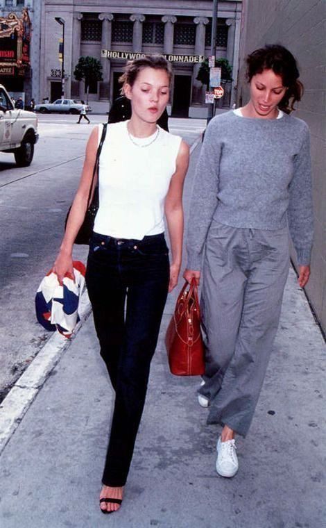 90s Model Street Style, Kate Moss 90s Style, Model Off Duty Style 90s, Kate Moss Outfit, 90s Models Off Duty, 90s Street Style, Moss Fashion, Kate Moss Style, Fashion Gone Rouge