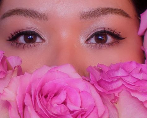 🌹🪽 doe eye makeup = rounded winged eyeliner / a short wing + inner corner highlight 🪽🌹 #doeeyes #eyemakeupideas #eyelinergoals #linerandbrows #makeupgoals Baby Wing Eyeliner, Inner Corner Highlight, Doe Eye Makeup, Wing Eyeliner, Doe Eyes, Cake Face, Winged Eyeliner, Makeup Goals, Beauty Blogger