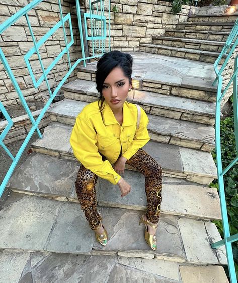 Karla Jara Outfit, Karla Jara, Stylish Work Outfits, Fashion Inspo Outfits, Work Outfit, Harem Pants, Versace, Fashion Inspo, Fashion Outfits