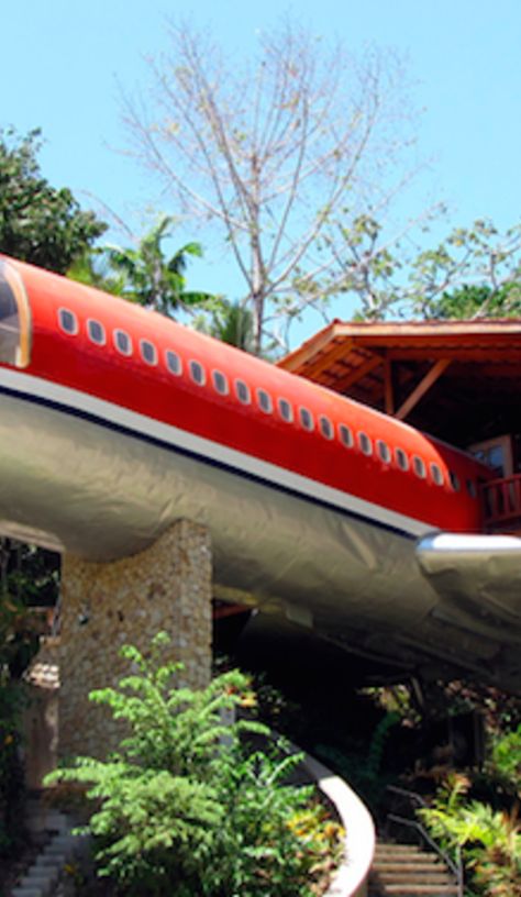 The world's coolest hotel suite might be this vintage Boeing 727 fuselage Airplane Hotel, San Jose Airport, Boeing 727, Diy For Men, Hotel Suites, Bed And Breakfast, Best Hotels, Tree House, Life Is Good