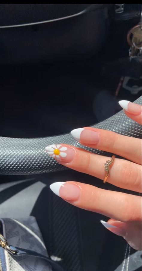 One of my favorite spring / summer nail looks I have ever had. White French tips almond shapes with a white Daisy. Girly. Spring Nails White Tip, White Tips With Flowers Nails, White Spring Nails Acrylic, White French Tip Nails With Flowers, White French With Flowers, White French Tip With Flowers, Spring French Tips, White Nails With Flowers, Spring Nails White