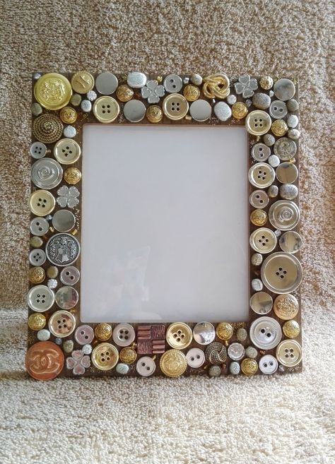 Decorated Frames Ideas, Wood Photo Frame Ideas, Decorated Photo Frames, Decorated Frames Diy, Decorated Picture Frames Diy, Picture Frame Decorating Ideas, Frame Craft Ideas, Decorated Picture Frames, Photo Frame Ideas