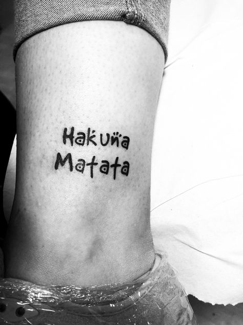 Hakuna Matata Tattoo, Small Words Tattoo, Wanderlust Tattoo, Bestie Tattoo, Hand Tattoos For Girls, Pisces Tattoos, Small Tattoos Simple, Tasteful Tattoos, Friendship Tattoos