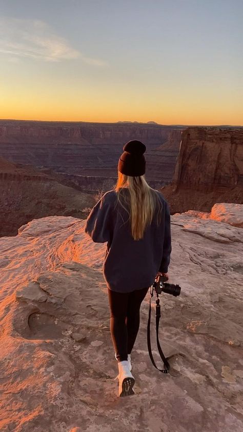 Hiking Photoshoot, Hiking Picture Ideas, Utah Road Trip, Hiking Photography, Hiking Pictures, Hiking Aesthetic, Utah Travel, Moab Utah, Arizona Travel