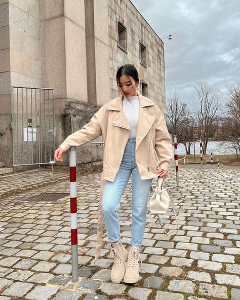 white combat boots outfit ideas Beige Combat Boots Outfit, White Combat Boots Outfit, Outfits With Combat Boots, Beige Combat Boots, Beige Boots Outfit, Combat Boot Outfits, Combat Boot Outfit, White Boots Outfit, White Combat Boots