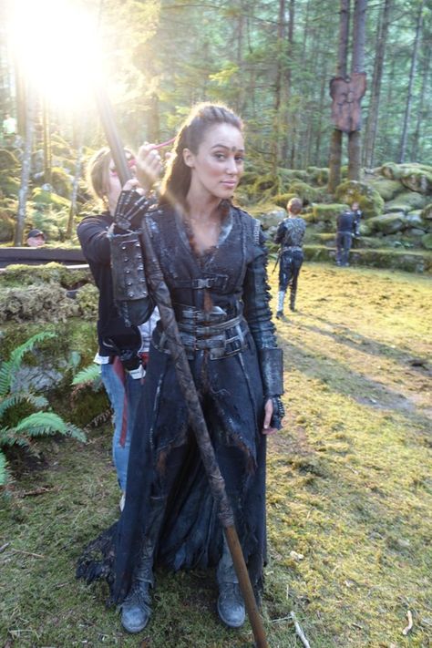 The 100 BTS 3x03 "Ye Who Enter Here" Lexa E Clarke, The 100 Poster, Commander Lexa, Lexa Y Clarke, Alycia Jasmin Debnam Carey, Lexa The 100, Clarke And Lexa, Alycia Jasmin, The 100 Cast