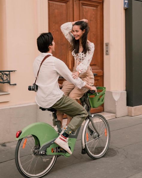 #nadech #yaya Mini Closet, Yaya Urassaya, Urassaya Sperbund, Happy Photos, 사진 촬영 포즈, Ulzzang Couple, Happy Together, Cute Couple Pictures, Celebrity Couples