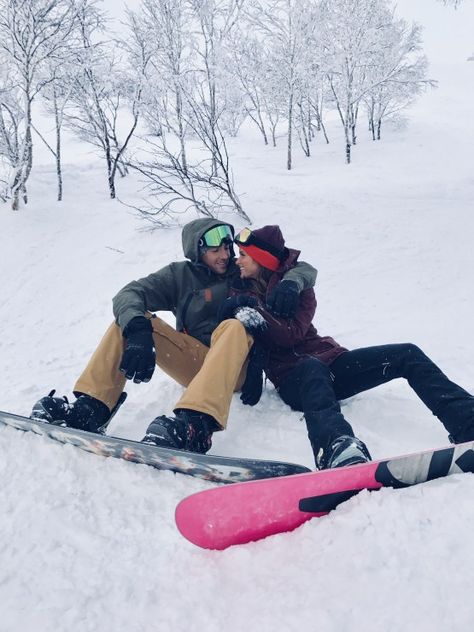 Ski Trip With Boyfriend, Couples Snowboarding, Japan Snowboarding, Snowboarding Couple, All Rhodes Lead Here, Best Snowboards, Snowboarding Pictures, Snowboarding Aesthetic, Niseko Japan