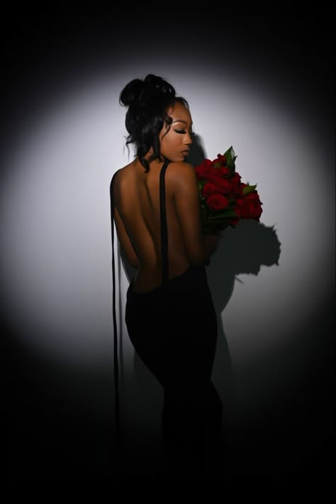 Birthday Photoshoot 20 Years, Birthday Pics With Roses, 22 Bday Ideas Photo Shoot, Black Women Roses Photoshoot, Studio Photoshoot Outfit Ideas Birthday, Dress And Roses Photoshoot, 22st Birthday Photoshoot, Black Roses Photoshoot Ideas, Black Dress And Red Roses Photoshoot