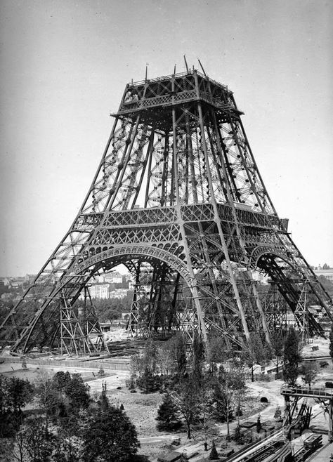 Torre Eiffel Paris, Gustave Eiffel, Paris Tour Eiffel, Old Paris, Paris Tours, Paris Photography, Paris Photo, Vintage Paris, Paris Eiffel Tower