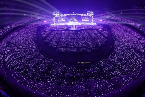 Kpop Idol Life, Future Concert, Idol Life, Concert Crowd, Career Vision Board, Stage Set Design, Dream Music, Tauriel, Concert Stage