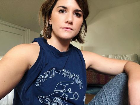 Elise Bauman, Hair Do, Woman Crush, Web Series, Celebrities Female, Short Hair, Tv Series, Most Beautiful, Short Hair Styles