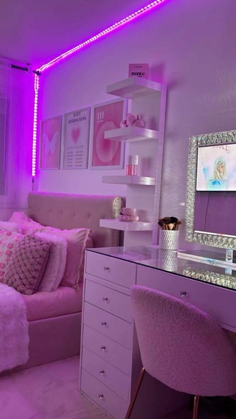 🌸🎀💖 Mini Rugs In Bedroom, Room Inspo Hello Kitty, White And Pink Room Aesthetic, Comfy Room Decor, Room With Vanity, Latina Room, Latina Fits, Glam Room Ideas, 16 Wishes