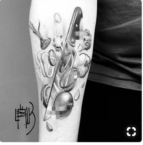 Asi pero con un mundo en vez de la cebolla Cook Tattoo Chef, Chef Tatoos Culinary Tattoos, Chef Tattoo Ideas For Men, Cook Tattoo, Cooking Tattoo, Culinary Tattoos, Chef Tattoo, Food Tattoos, Knife Tattoo