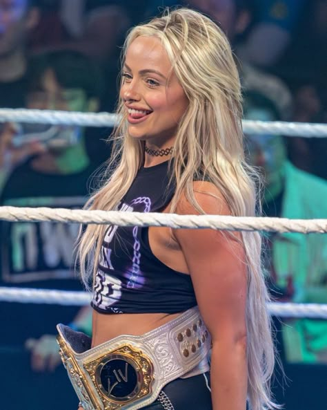 Wwe Liv Morgan, Liv Morgan Wwe, Bailey Wwe, Charlotte Flair Wwe, Raw Wwe, Diy Hair Scrunchies, Curvy Swim, Wwe Pictures, Wwe Female