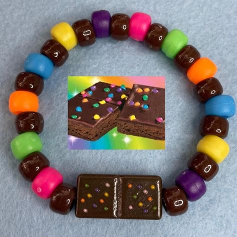 Kandi Bracelet Ideas, Kandi Singles Ideas, Kandi Designs, Kandi Singles, Candy Bracelets, Kandi Beads, Cosmic Brownies, Kandi Inspo, Diy Kandi Bracelets