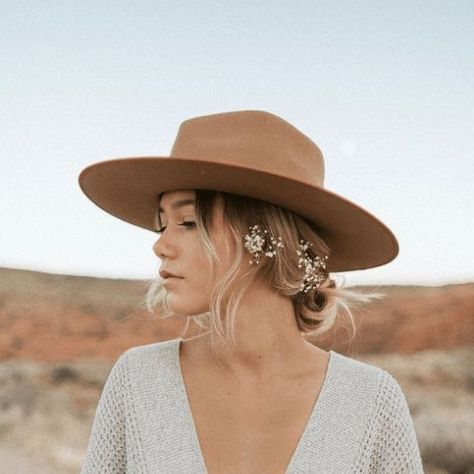 8 Hairstyles To Wear With A Hat This Summer Hairstyles To Wear With A Hat, Monroe Hat, Country Hats, Model Pose, Easy Style, Her Eyes, Outfits With Hats, Wide Brimmed Hats, Hat Hairstyles