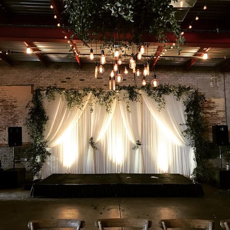 Draping Fabric On Walls, Wedding Fabric Backdrop, Wedding Wall Draping, Wedding Draping Ideas, Wedding Drapery Ideas, Wedding Drapery Backdrop, Diy Pipe And Drape, Diy Draping, Pipe And Drape Wedding