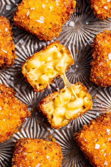 Crispy Fried Homemade Mac and Cheese Bites Fried Mac And Cheese Bites Recipe, Air Fried Mac And Cheese Bites, Deep Fried Mac And Cheese Bites, Fried Snacks Recipes, Delicious Savory Food, Deep Fried Mac And Cheese Balls, Homemade Side Dishes, Savory Party Food, Baked Mac And Cheese Bites