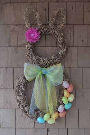 Hometalk | Spring Easter Bunny Wreath for Less Than $10 Easter Bunny Wreath Diy, Bunny Wreath Diy, Wreath Decorating Ideas, Rabbit Wreath, Easter Door Decor, Easter Spring Wreath, Unique Easter, Easter Bunny Wreath, Wreath Diy