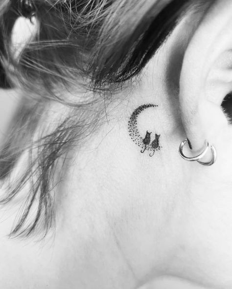 27 Beaux tatouages subtils et féminins derrière l'oreille 26 Back Ear Tattoo, Tattoo Number, Behind Ear Tattoos, Cat Tattoo Simple, Behind The Ear Tattoo, Ear Tattoos, Cat Tattoo Designs, Cute Small Tattoos, Cat Tattoos