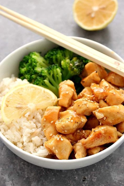 Honey Lemon Chicken Rice Bowls Recipe - quick and easy dinner idea that's better than takeout! www.crunchycreamysweet.com Tangy Chicken, Lemon Chicken Rice, Chicken Rice Recipe, Honey Lemon Chicken, Chicken Rice Recipes, Chicken Bowls, Chicken Rice Bowls, Rice Bowls Recipes, Homemade Teriyaki Sauce