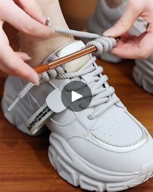 Lace Up Tennis Shoes How To, Shoelaces Ways To Tie Slip On, Creative Ways To Tie Shoelaces, Shoe Tie Ideas, How To Put Shoelaces On A Shoe, Shoe Less Tie Style, Shoe Laces Tying Techniques Step By Step, Tie Shoes Laces Style, Shoe Strings Lacing Ideas