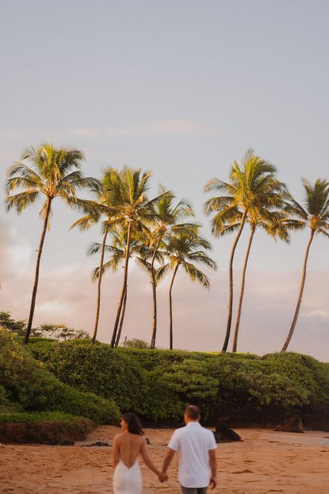 Your Complete Guide to Eloping in Hawaii - brittanyhamannphotography.com Elopement In Hawaii, Hawaii Beach Elopement, Hawaii Wedding Photoshoot, Hawaii Proposal Ideas, Maui Engagement Photos, Hawaii Elopement Photography, Engagement Photos Hawaii, Tropical Wedding Photos, Hawaii Couples Photoshoot